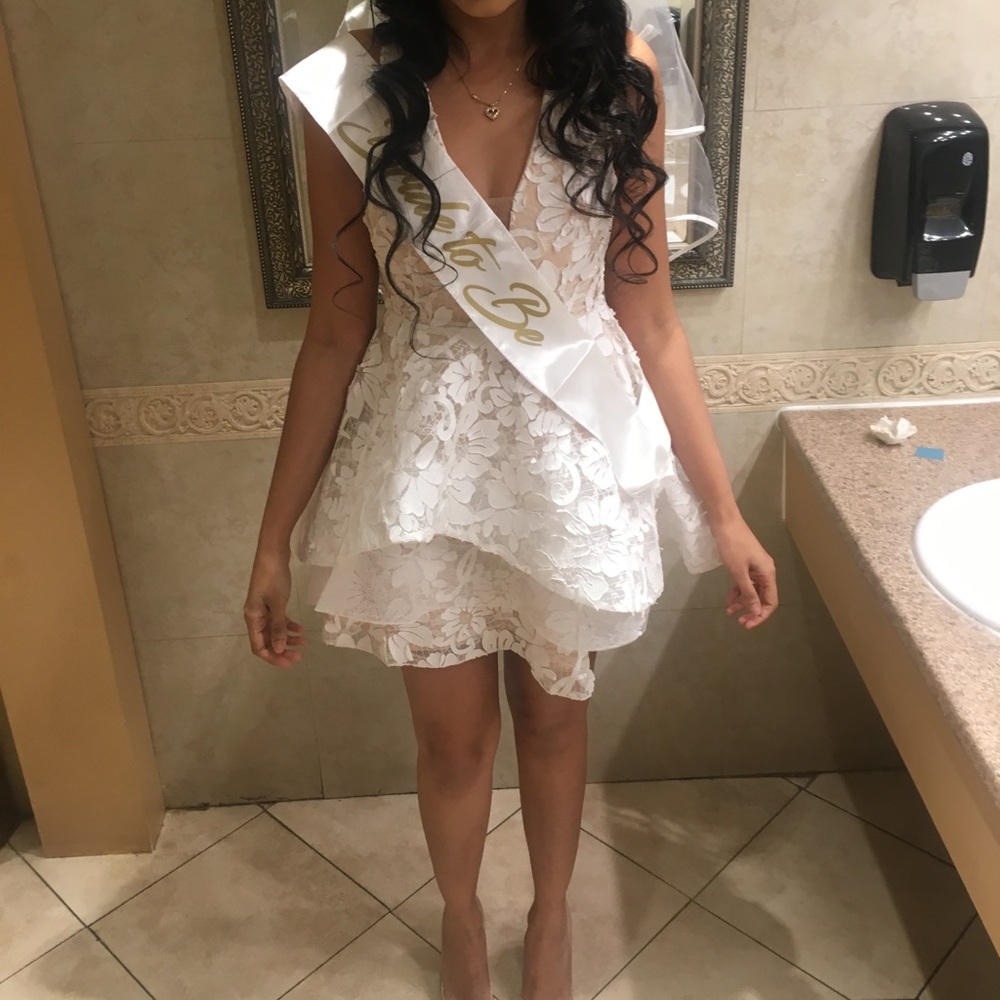 Luxxel White Lace mini